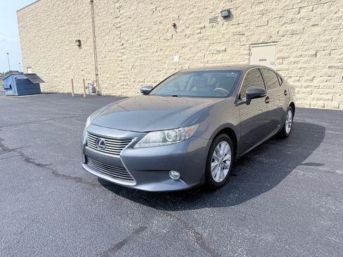 Used 2013 Lexus ES 300h w/ Luxury Pkg FWD image 1