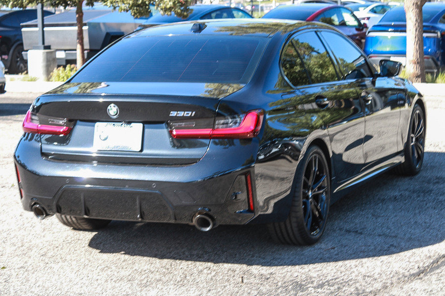 Used 2024 BMW 330i Sedan w/ M Sport Package RWD image 6