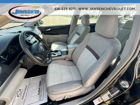 Used 2014 Toyota Camry LE image 19