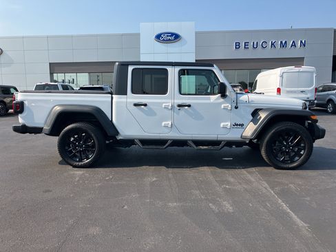 Used 2020 Jeep Gladiator Sport w/ Quick Order Package 24S AWD/4WD image 8