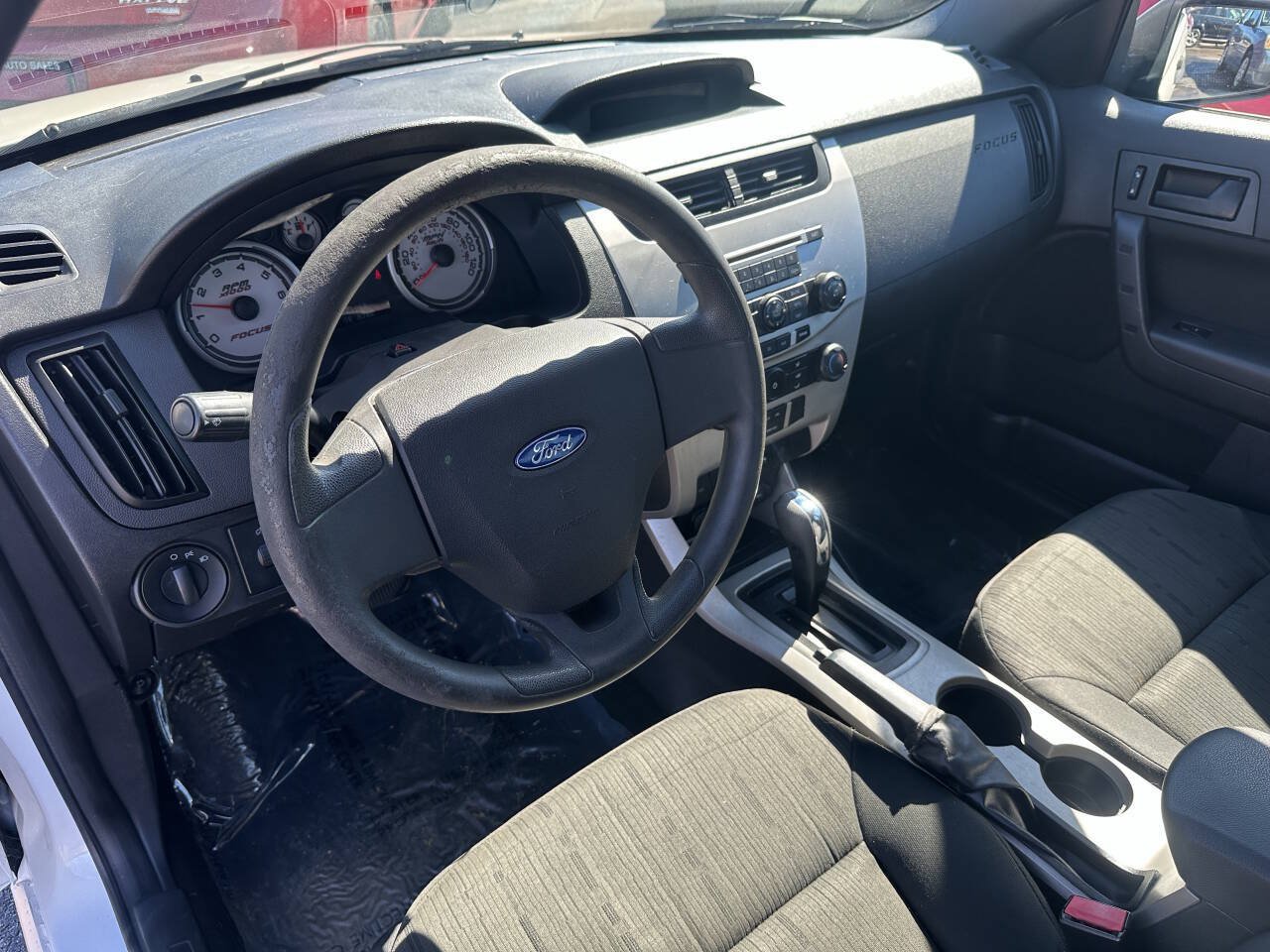 Used 2010 Ford Focus SE FWD image 12