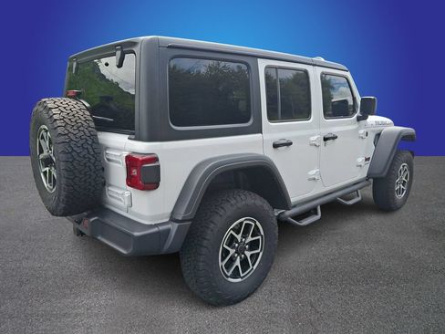 Used 2025 Jeep Wrangler Unlimited Rubicon w/ Convenience Group AWD/4WD image 4