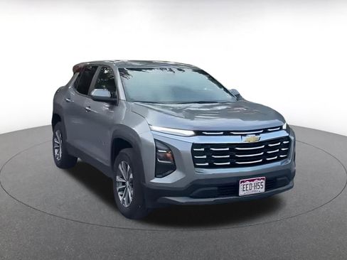 Used 2025 Chevrolet Equinox LT image 3