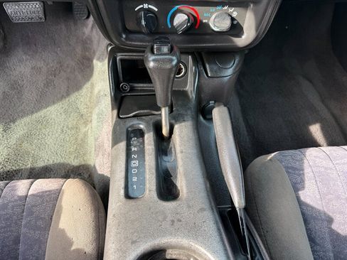 Used 2002 Chevrolet Camaro w/ Preferred Equipment Group 1 image 17