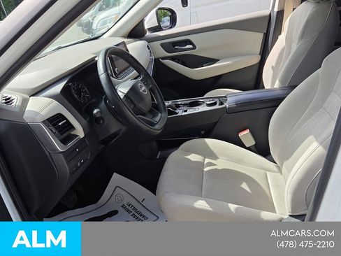 Used 2025 Nissan Rogue SV AWD/4WD image 7