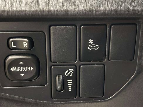 Used 2013 Toyota Prius Three w/ Solar Roof Pkg FWD image 27