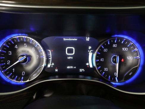 Used 2023 Chrysler Pacifica Limited image 49