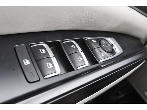 Used 2024 Kia Carnival LX FWD image 20