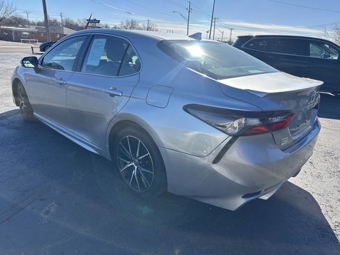 Used 2021 Toyota Camry SE image 9