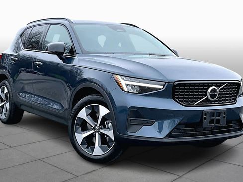 Used 2026 Volvo XC40 B5 Core w/ Climate Package AWD/4WD image 4