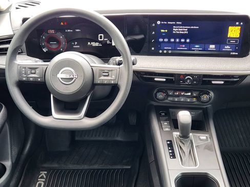 Used 2026 Nissan Kicks SV w/ SV Premium Package FWD image 27