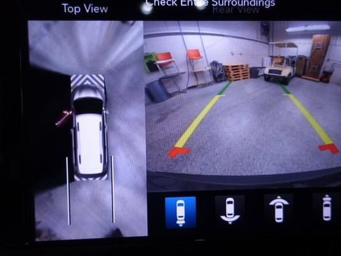 Used 2020 Chrysler Pacifica Touring-L Plus w/ Advanced Safetytec Group FWD image 16