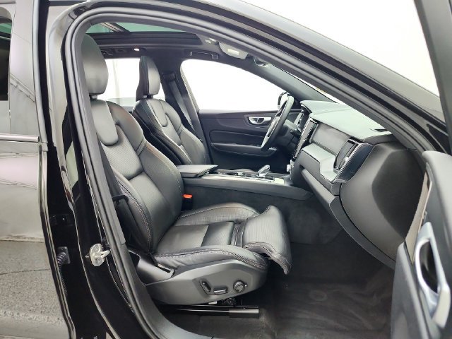 Used 2024 Volvo XC60 T8 Ultimate w/ Climate Package AWD/4WD image 34