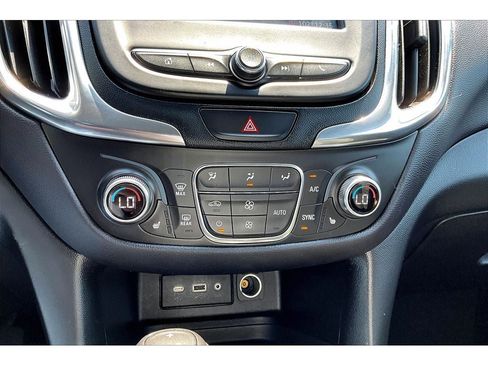 Used 2021 Chevrolet Equinox LT AWD/4WD image 24
