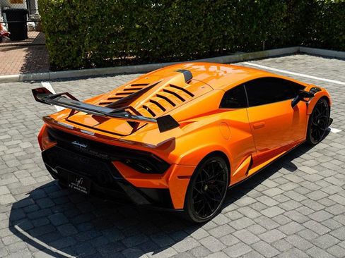 Used 2022 Lamborghini Huracan STO image 23