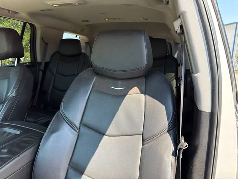 Used 2017 Cadillac Escalade Luxury RWD image 18