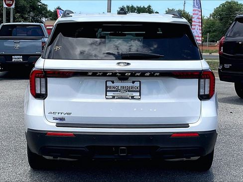 Certified 2025 Ford Explorer Active RWD image 4