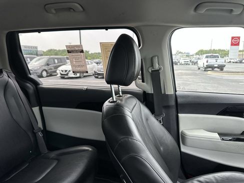Used 2024 Kia Carnival EX FWD image 14
