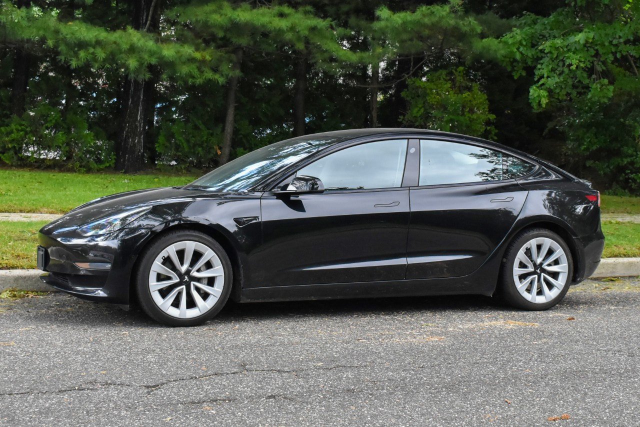Used 2022 Tesla Model 3 Long Range AWD/4WD image 2