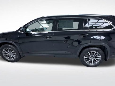 Used 2019 Toyota Highlander XLE AWD/4WD image 5