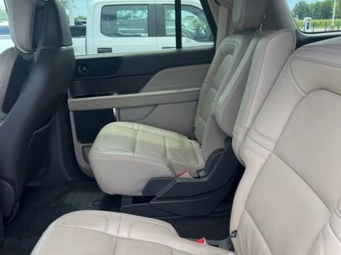 Used 2023 Lincoln Navigator L Reserve AWD/4WD image 12