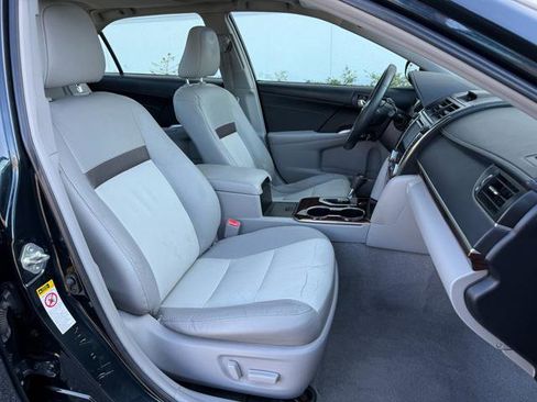 Used 2014 Toyota Camry XLE w/ Leather Package image 17