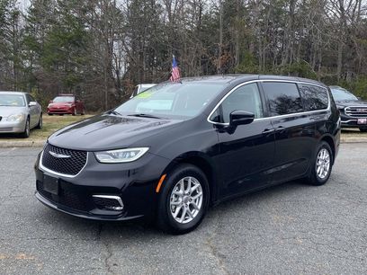 Used 2024 Chrysler Pacifica Touring-L