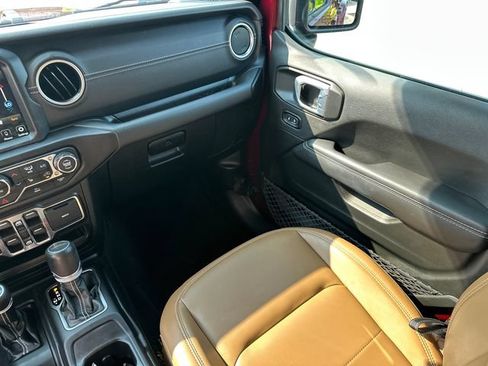 Used 2021 Jeep Gladiator Overland w/ Popular Equipment Package AWD/4WD image 21