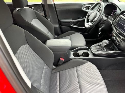 Certified 2025 Kia Soul LX w/ LX Technology Package FWD image 27
