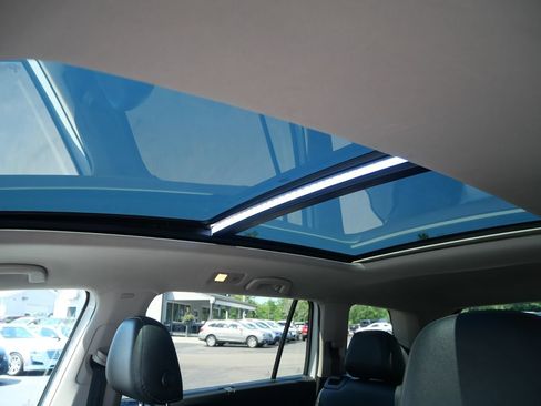 Used 2019 Volkswagen Atlas SE w/ Panoramic Sunroof Package AWD/4WD image 12