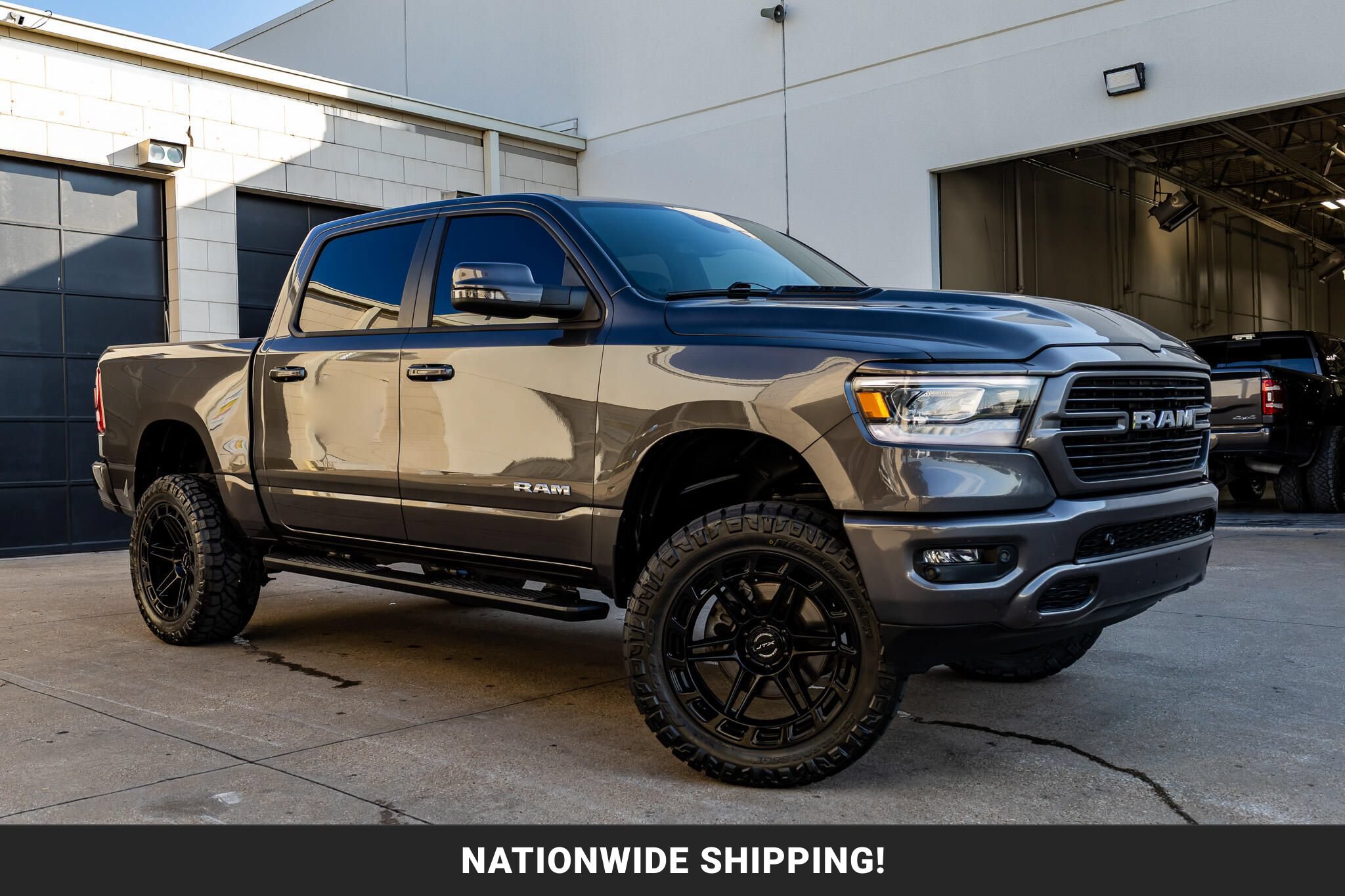Used 2023 RAM 1500 Laramie AWD/4WD image 1