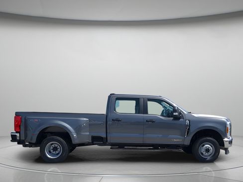 New 2026 Ford F350 XL w/ XL Chrome Package image 41