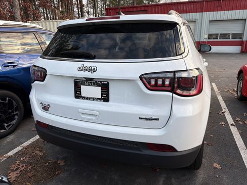 Used 2023 Jeep Compass Latitude image 6