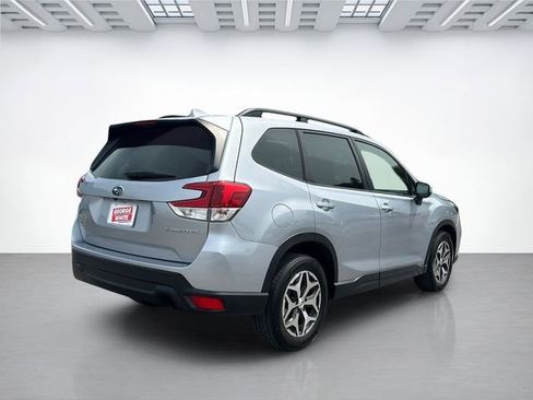 Used 2021 Subaru Forester Premium AWD/4WD image 4