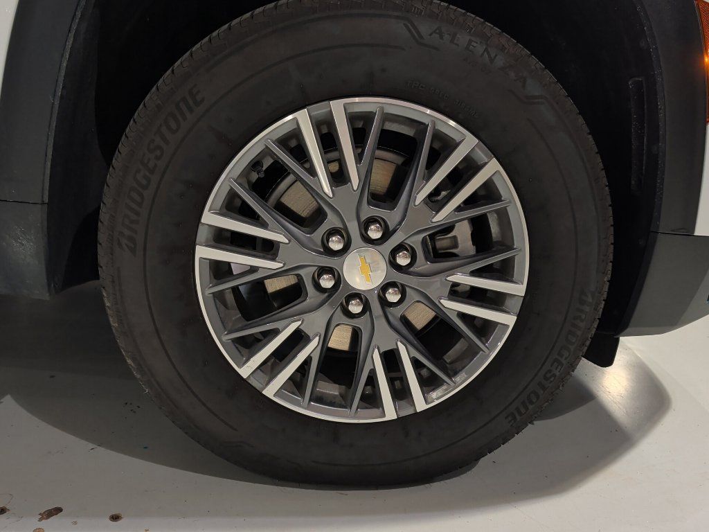 Used 2026 Chevrolet Traverse LT FWD image 6