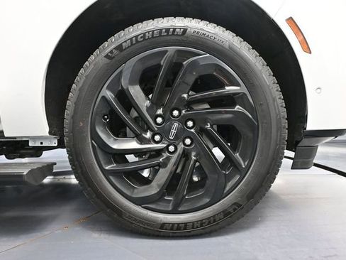 Used 2025 Lincoln Navigator L Reserve AWD/4WD image 16