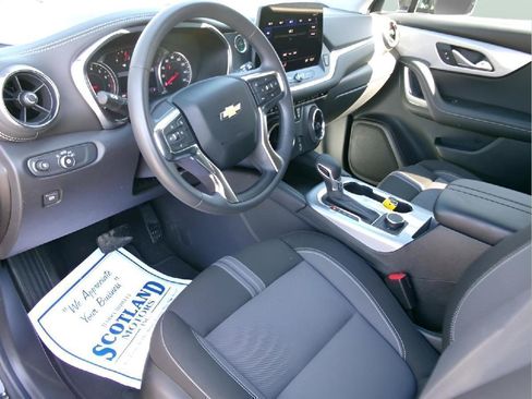Used 2025 Chevrolet Blazer LT FWD image 12