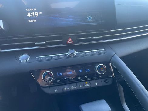 Used 2025 Hyundai Elantra SEL image 17