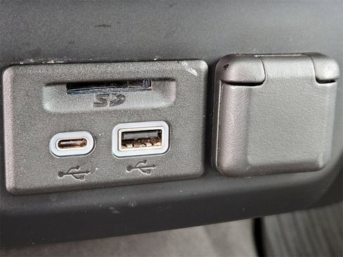 Used 2020 GMC Sierra 1500 SLE w/ SLE Value Package image 22