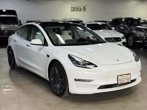 Used 2022 Tesla Model 3 Performance image 3