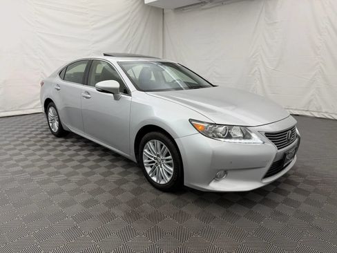 Used 2013 Lexus ES 350 w/ Luxury Pkg FWD image 2