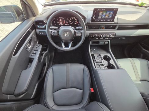 Used 2025 Honda Pilot EX-L image 6