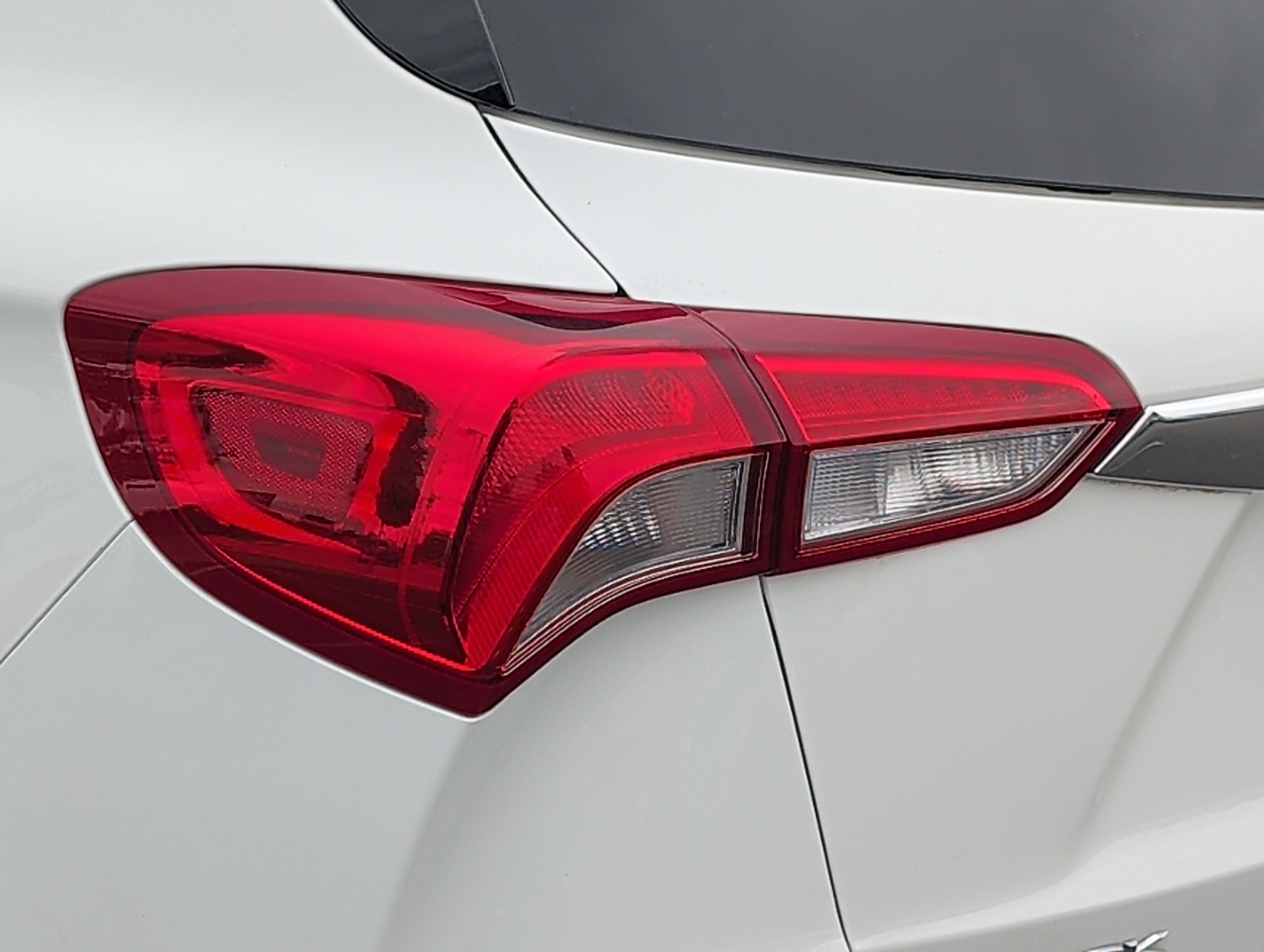 Used 2019 Buick Envision Essence FWD image 17