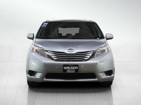 Used 2015 Toyota Sienna LE image 8