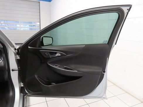 Used 2018 Chevrolet Malibu LT image 27