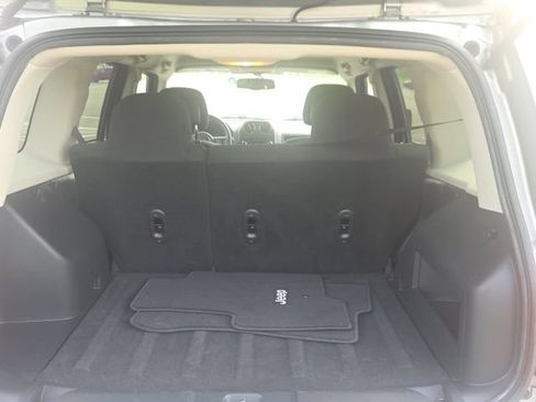 Used 2015 Jeep Patriot Latitude AWD/4WD image 11