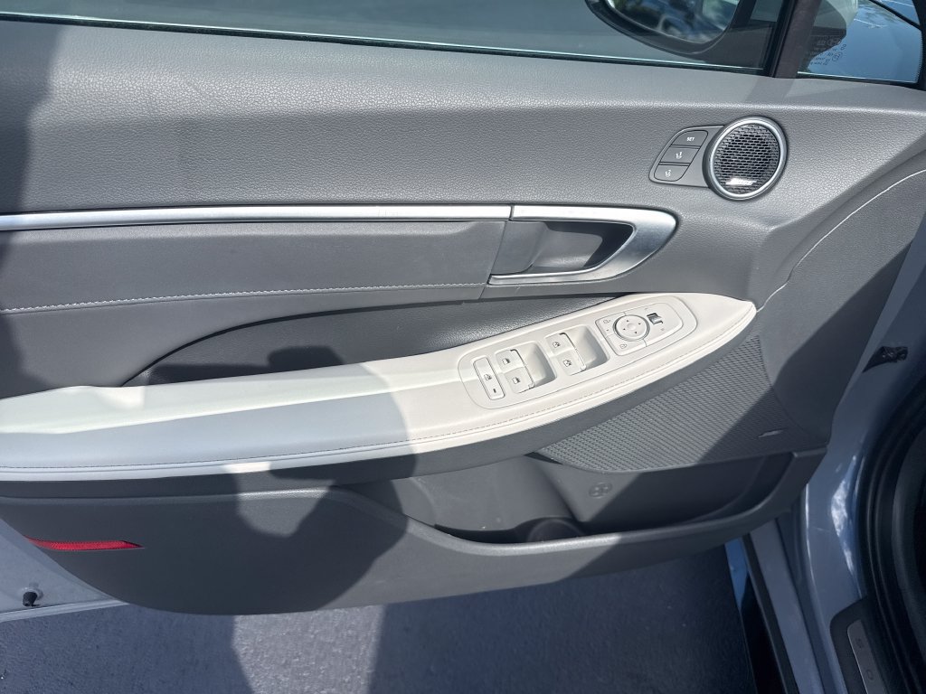 Certified 2025 Hyundai Sonata Limited FWD image 8