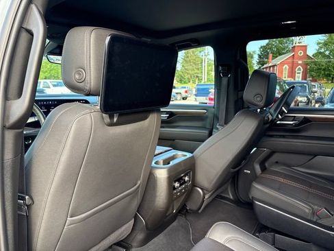 Used 2025 Chevrolet Suburban High Country AWD/4WD image 22
