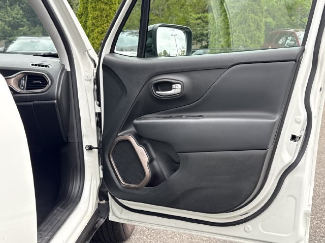 Used 2023 Jeep Renegade Latitude AWD/4WD image 23