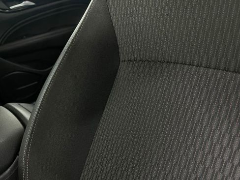 Used 2018 Buick Regal Preferred image 17